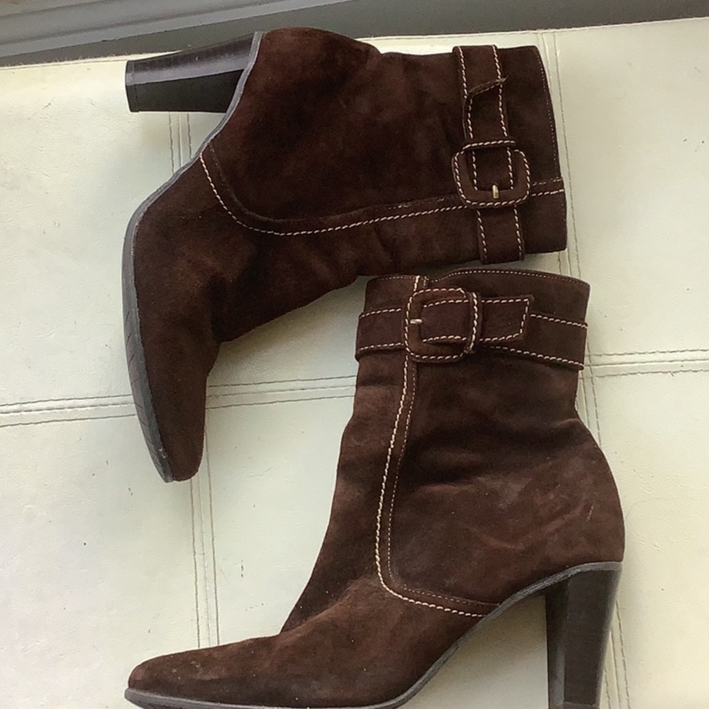 Brown suede 3 in heel boot